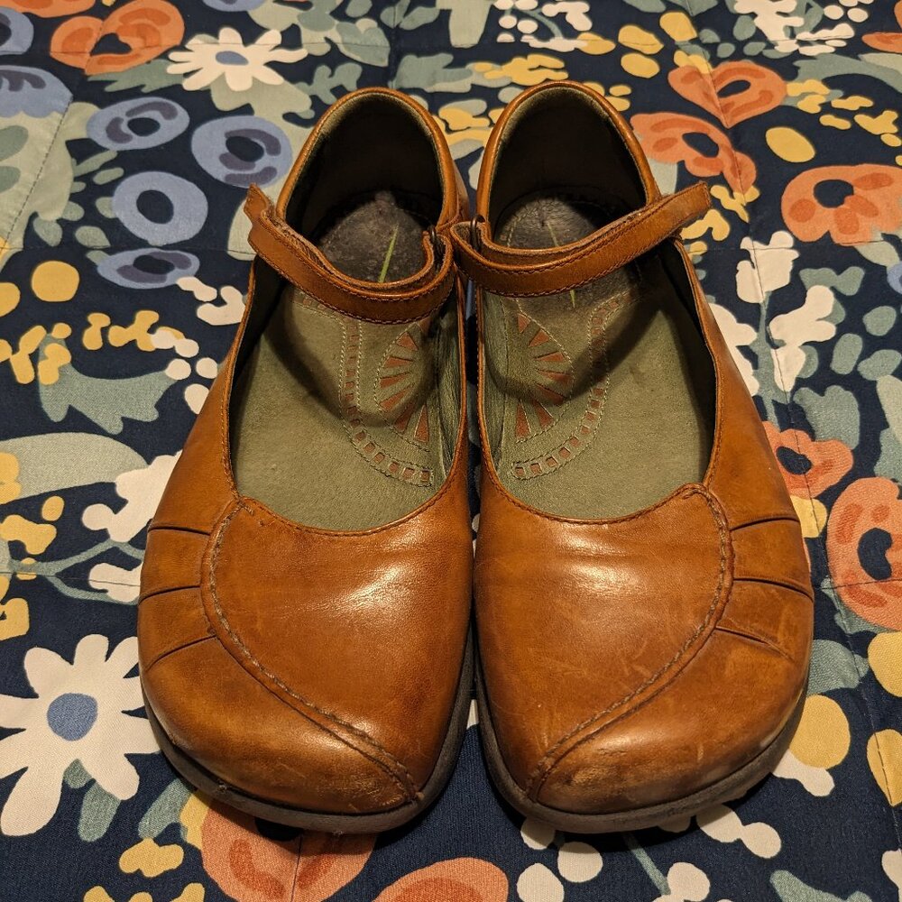 Adorable Brown Leather Kalso Earth Mary Janes, Size 7.5